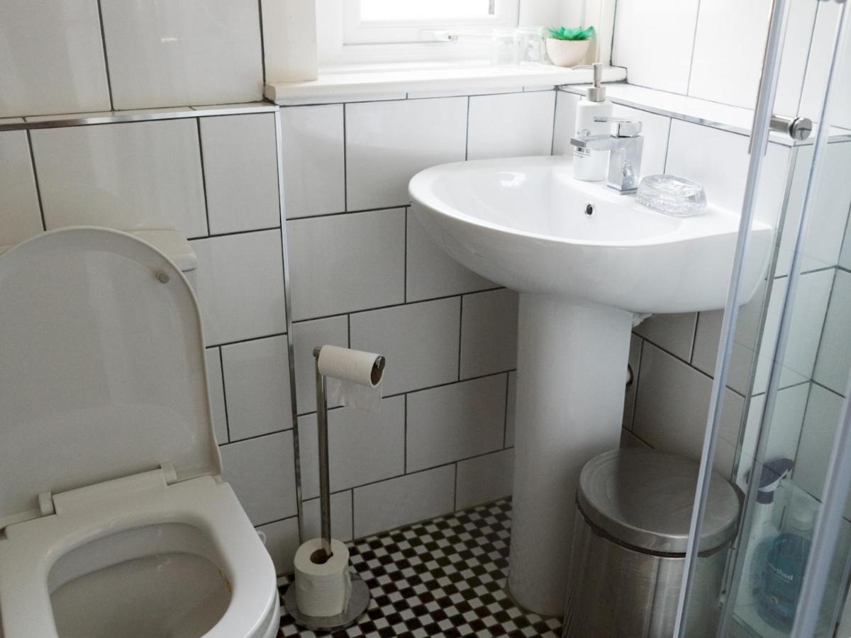 Pass The Keys Cozy Two Bed Flat Near Glasgow Airport & Πέισλι Εξωτερικό φωτογραφία