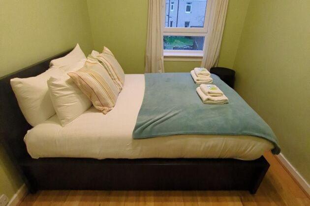 Pass The Keys Cozy Two Bed Flat Near Glasgow Airport & Πέισλι Εξωτερικό φωτογραφία